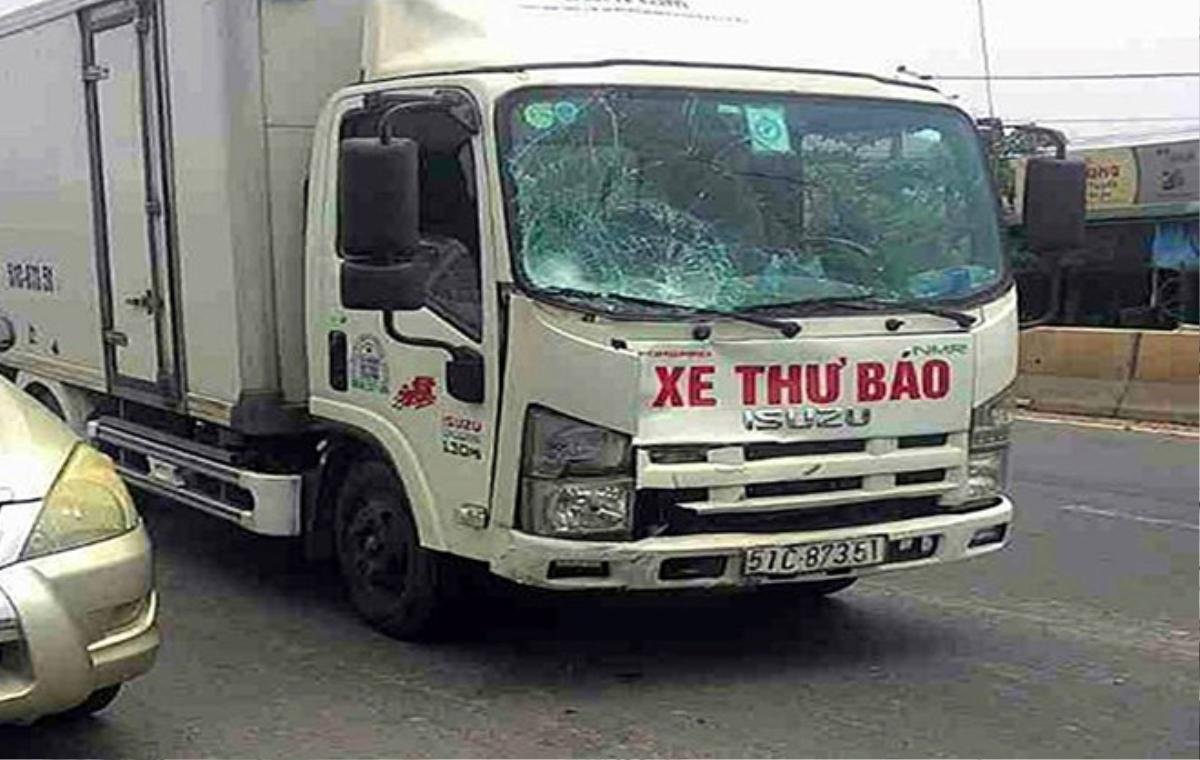 Băng qua quốc lộ, đôi vợ chồng già chết thảm dưới bánh xe thư báo Ảnh 1