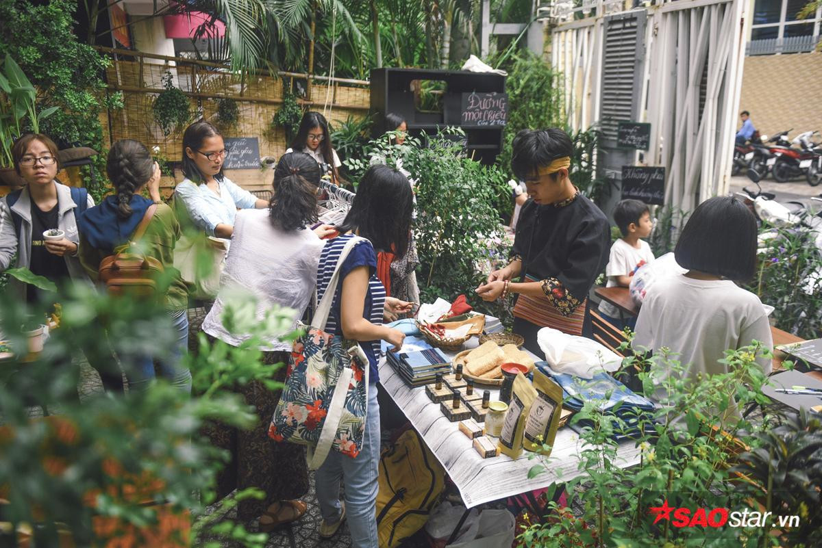 Chợ phiên 'người yêu cũ' đầu tiên tại Sài Gòn: Kỷ vật xưa xin trao lại cho người dưng mới Ảnh 2