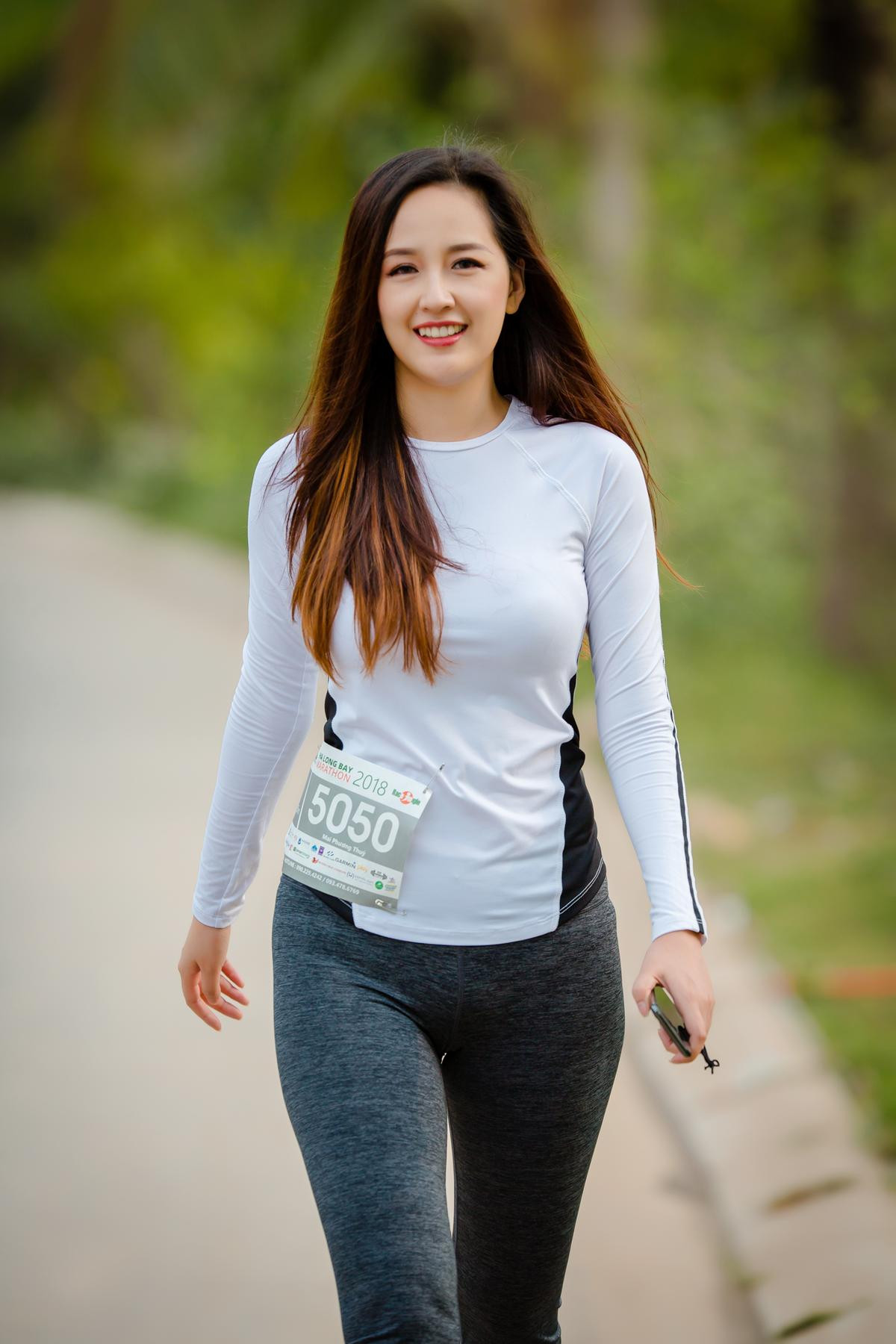 Hoa hậu Mai Phương Thuý 'khoe' vẻ đẹp rạng rỡ trong buổi chạy marathon Ảnh 3