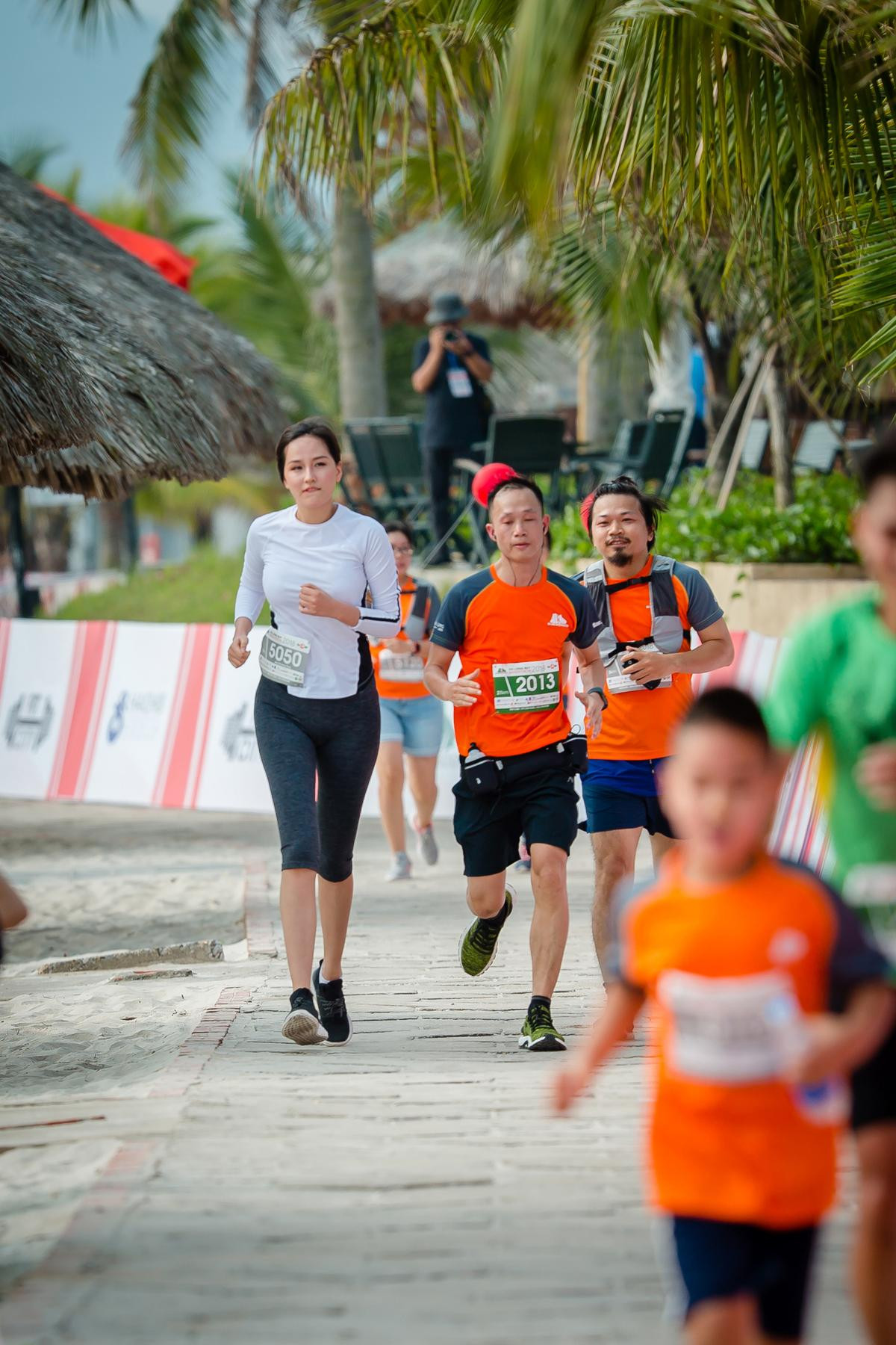 Hoa hậu Mai Phương Thuý 'khoe' vẻ đẹp rạng rỡ trong buổi chạy marathon Ảnh 5