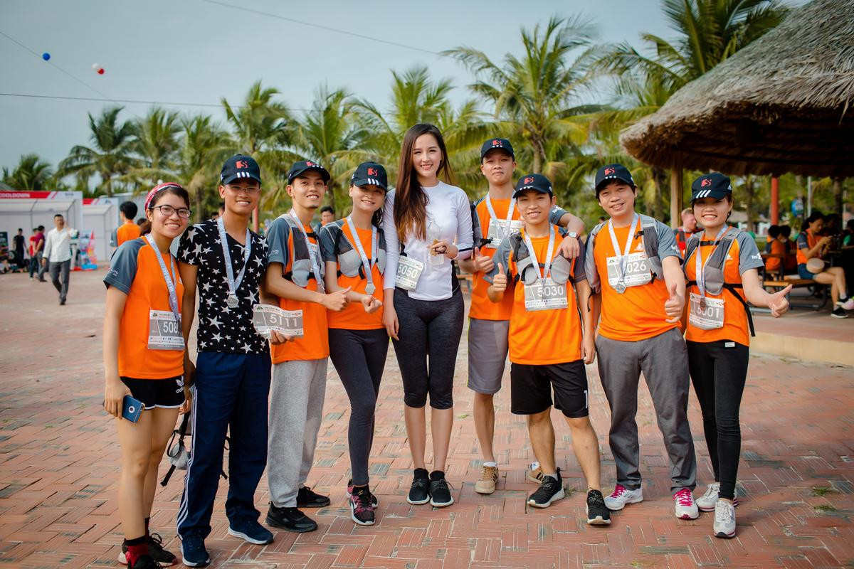 Hoa hậu Mai Phương Thuý 'khoe' vẻ đẹp rạng rỡ trong buổi chạy marathon Ảnh 8