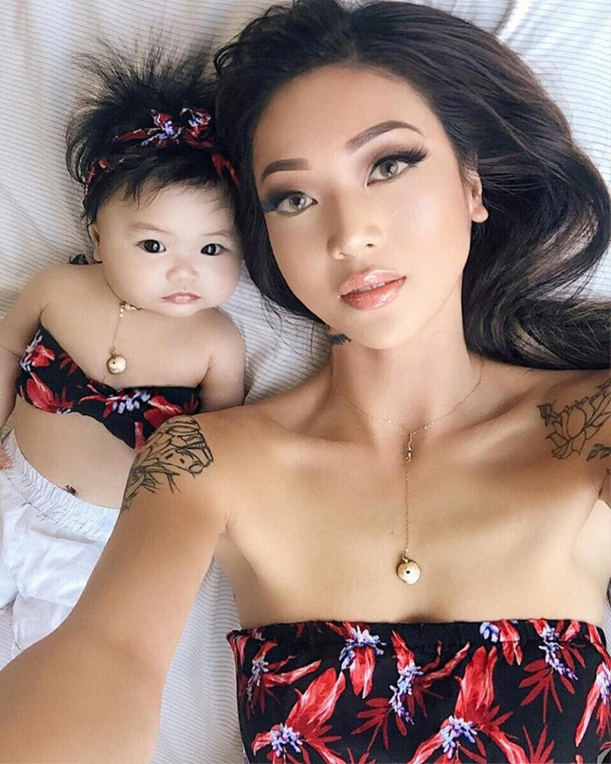 Chỉ suốt ngày selfie cùng con gái, hot mom xinh đẹp trở nên nổi tiếng trên mạng xã hội Ảnh 2