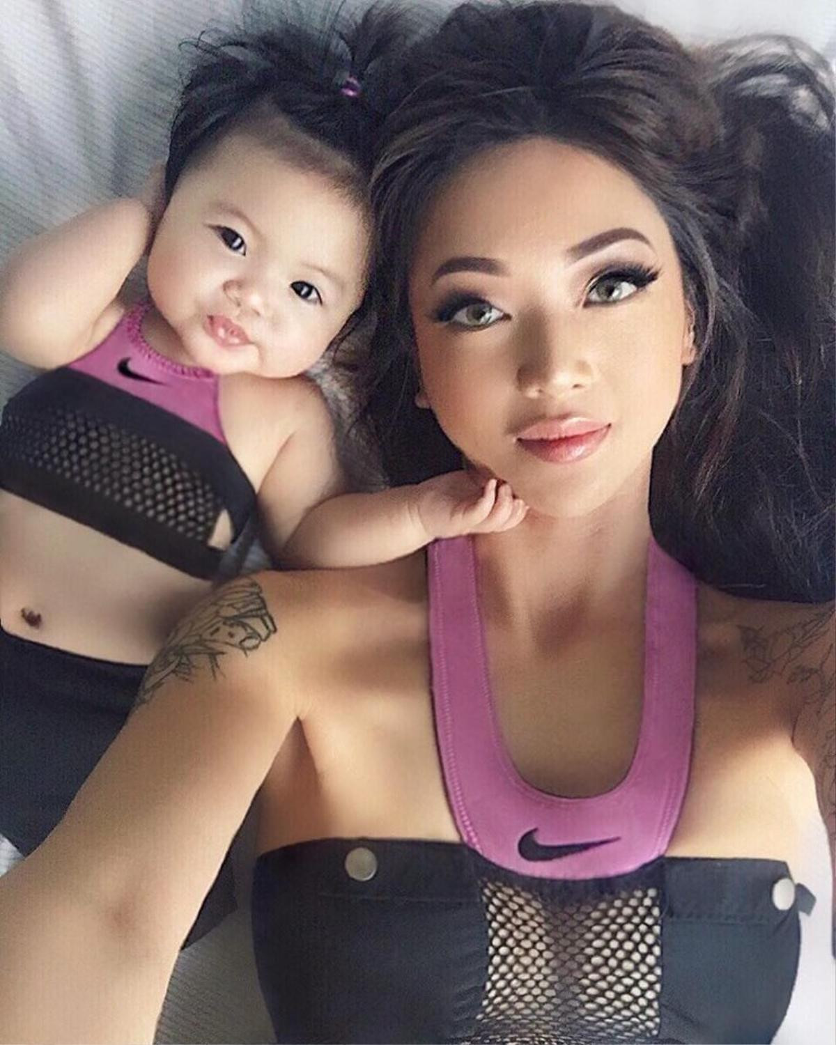 Chỉ suốt ngày selfie cùng con gái, hot mom xinh đẹp trở nên nổi tiếng trên mạng xã hội Ảnh 3