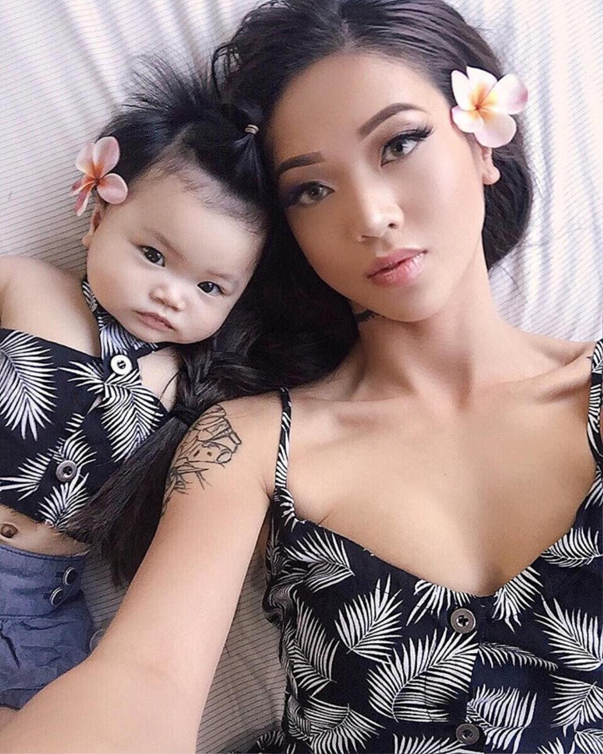 Chỉ suốt ngày selfie cùng con gái, hot mom xinh đẹp trở nên nổi tiếng trên mạng xã hội Ảnh 11