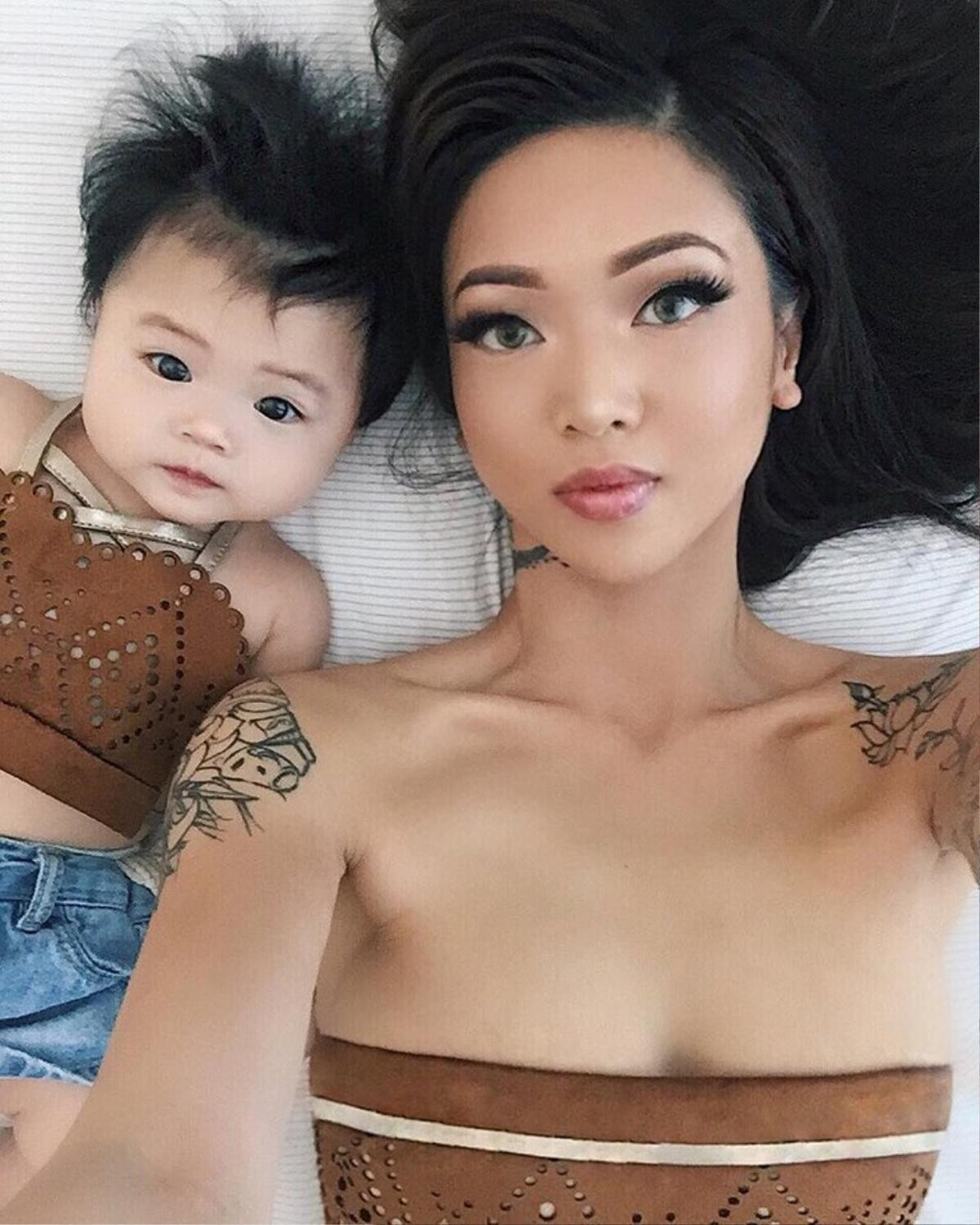 Chỉ suốt ngày selfie cùng con gái, hot mom xinh đẹp trở nên nổi tiếng trên mạng xã hội Ảnh 12