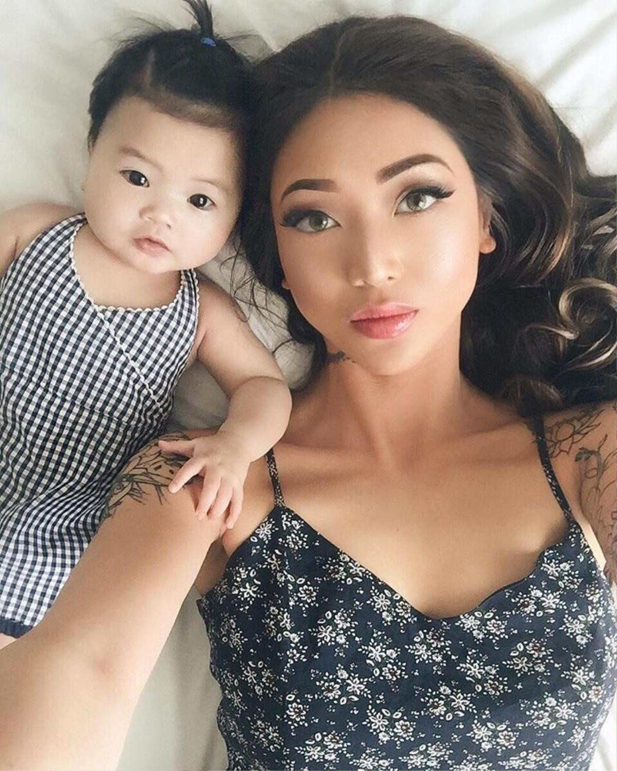 Chỉ suốt ngày selfie cùng con gái, hot mom xinh đẹp trở nên nổi tiếng trên mạng xã hội Ảnh 14