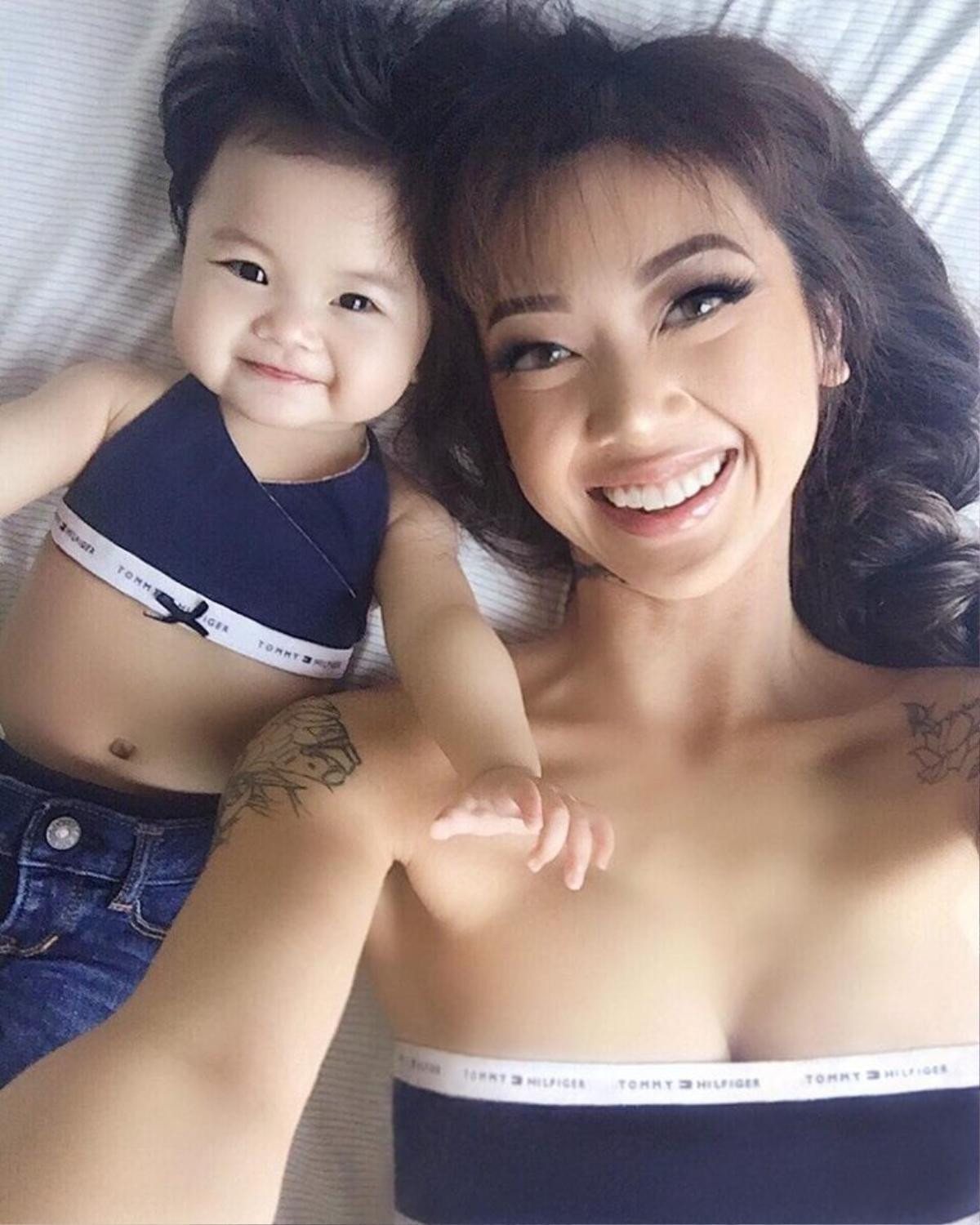 Chỉ suốt ngày selfie cùng con gái, hot mom xinh đẹp trở nên nổi tiếng trên mạng xã hội Ảnh 16