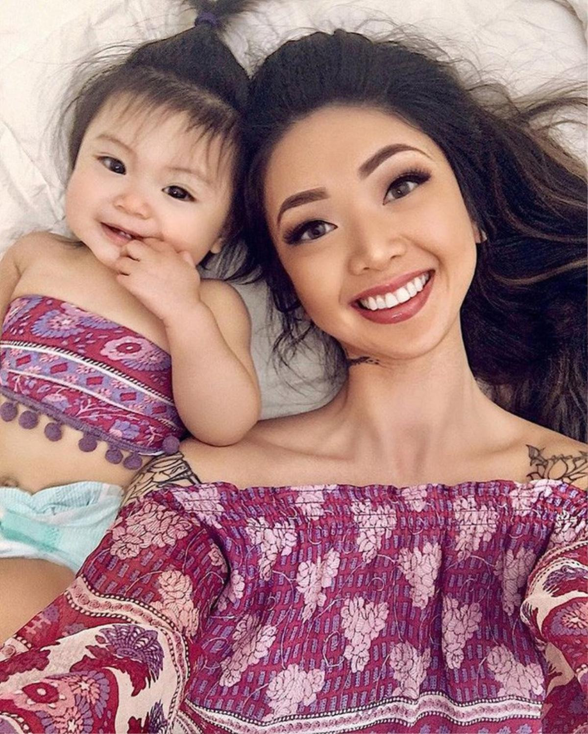 Chỉ suốt ngày selfie cùng con gái, hot mom xinh đẹp trở nên nổi tiếng trên mạng xã hội Ảnh 22