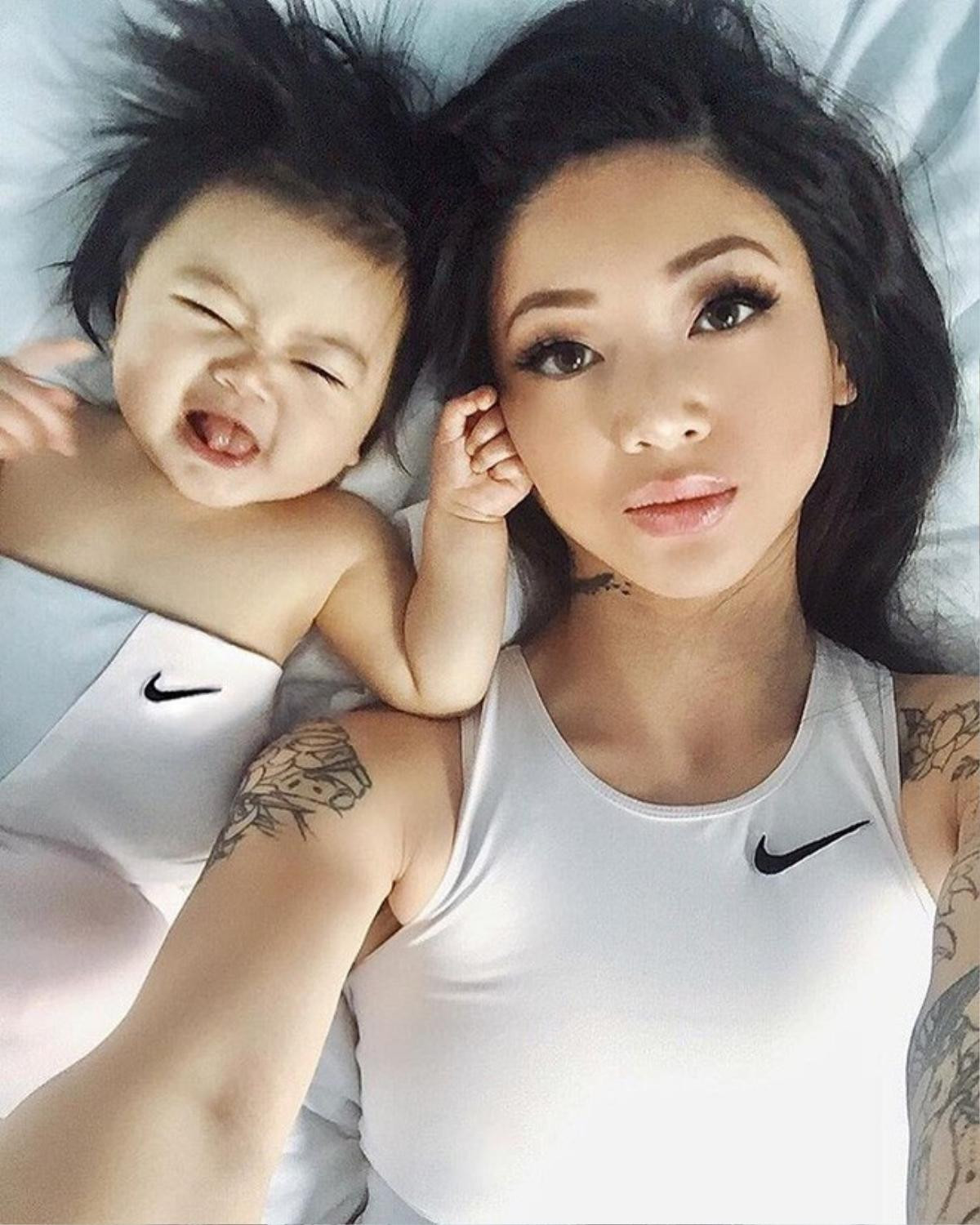 Chỉ suốt ngày selfie cùng con gái, hot mom xinh đẹp trở nên nổi tiếng trên mạng xã hội Ảnh 18