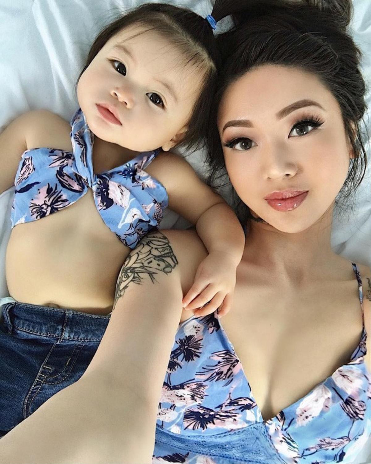 Chỉ suốt ngày selfie cùng con gái, hot mom xinh đẹp trở nên nổi tiếng trên mạng xã hội Ảnh 21