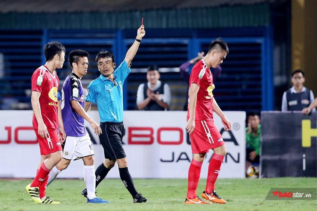 Bầu Đức 'treo giò' cầu thủ đá xấu Duy Mạnh hết giai đoạn 1 V.League 2018 Ảnh 1