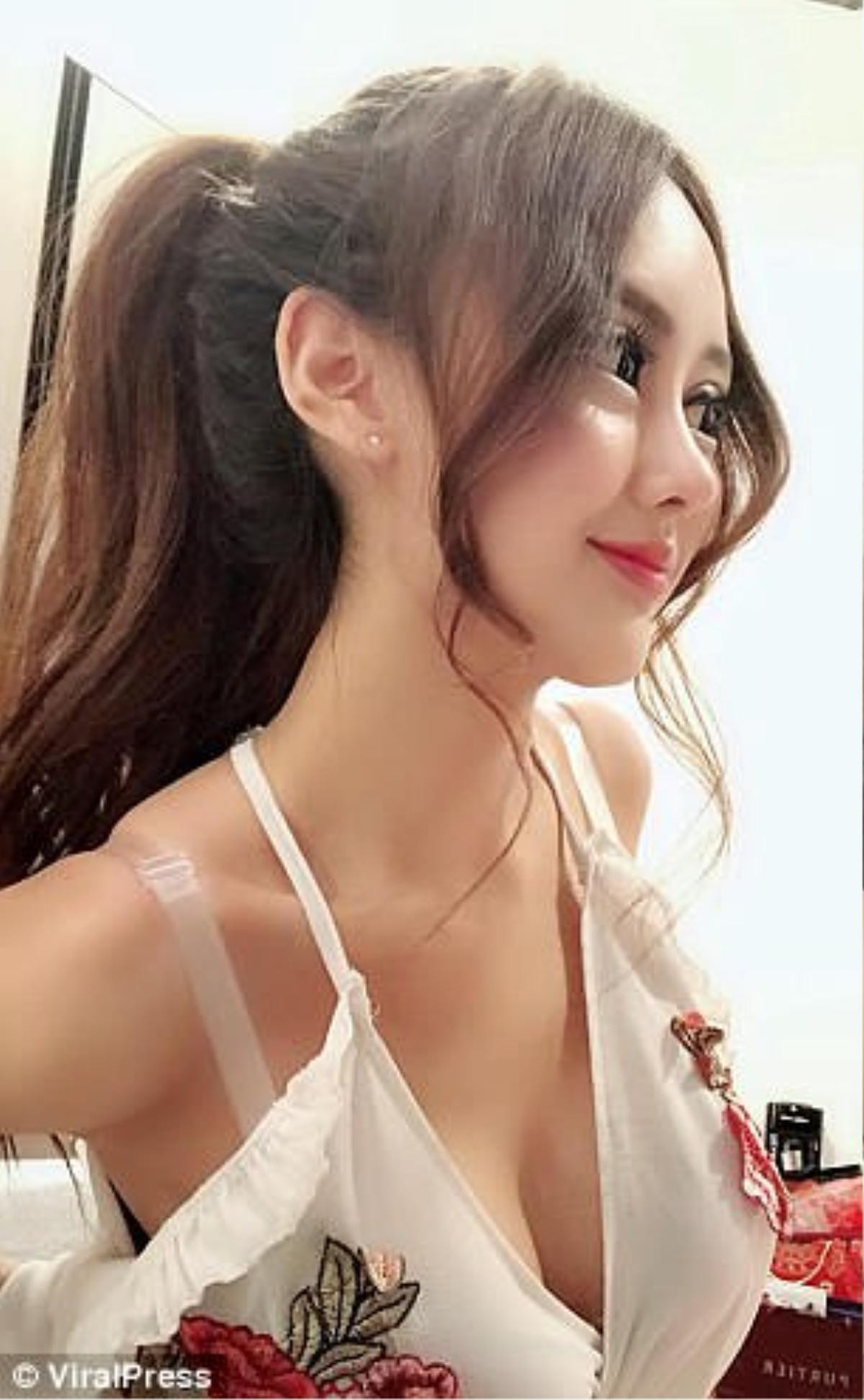 Hot girl xinh đẹp bỗng nhiên 'nổi hứng' PTTM như người ngoài hành tinh khiến dân tình choáng váng Ảnh 5