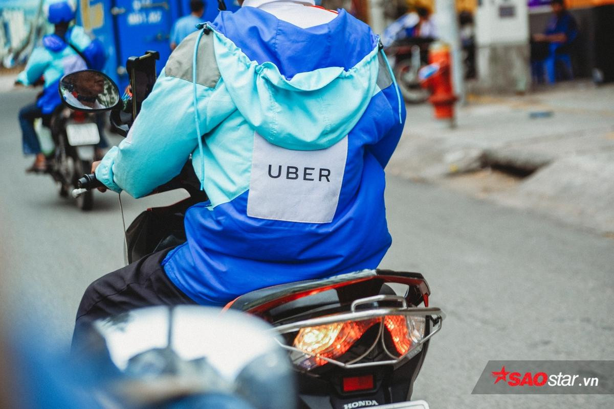 Chuyến xe màu xanh cuối cùng nghẹn ngào nước mắt của hơn 500 Uber tại Sài Gòn Ảnh 5