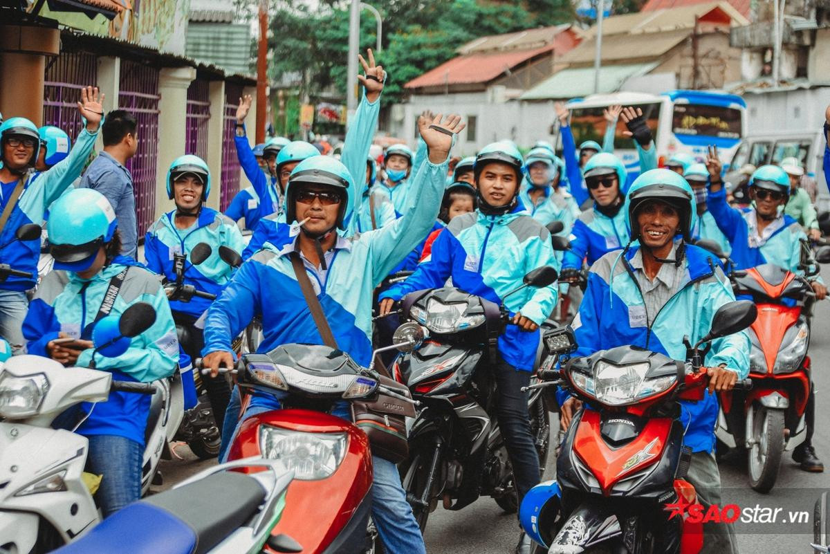 Chuyến xe màu xanh cuối cùng nghẹn ngào nước mắt của hơn 500 Uber tại Sài Gòn Ảnh 1