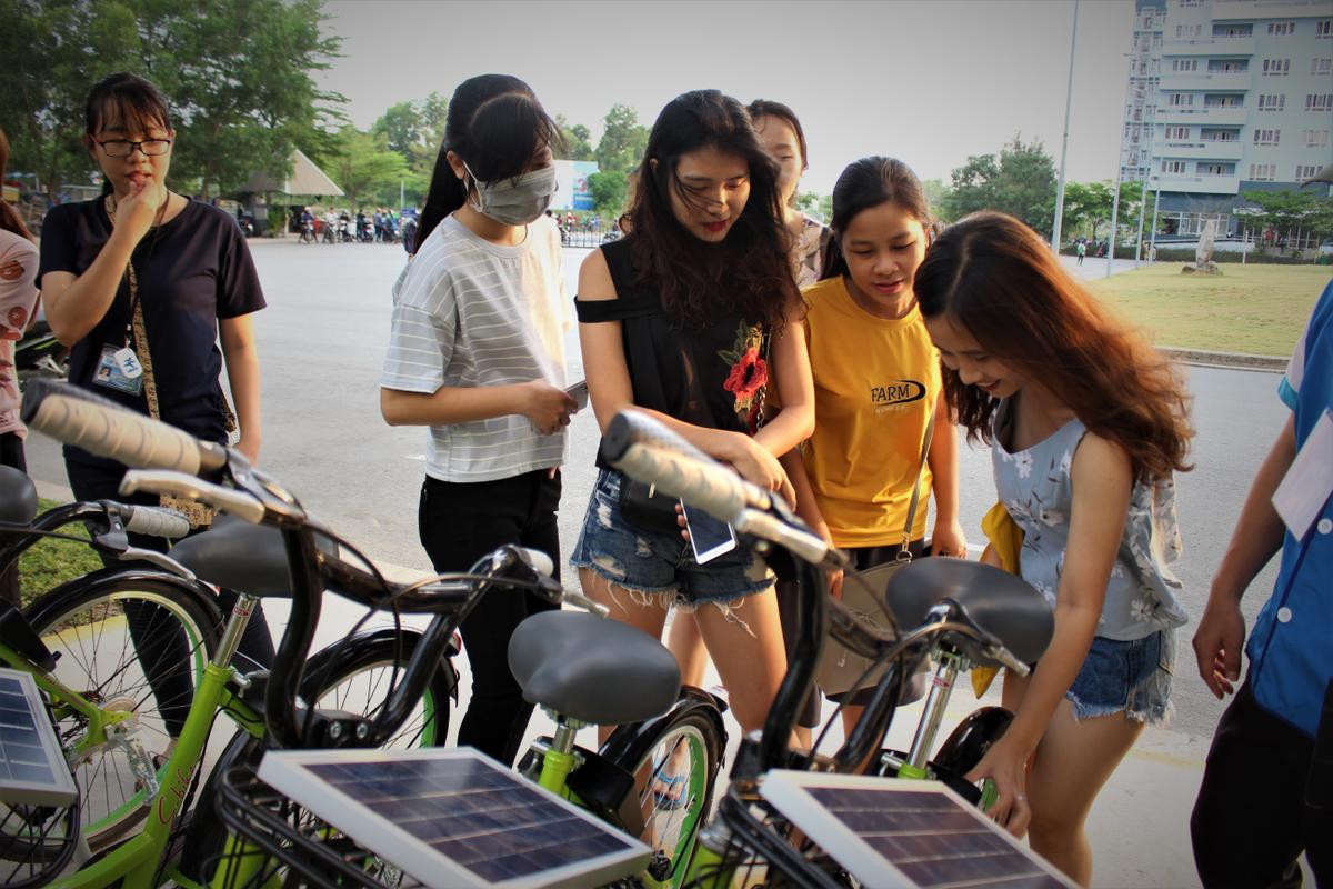 Sinh viên làng ĐH Thủ Đức hào hứng trải nghiệm dịch vụ xe đạp công cộng miễn phí lần đầu tiên có mặt tại Việt Nam Ảnh 3