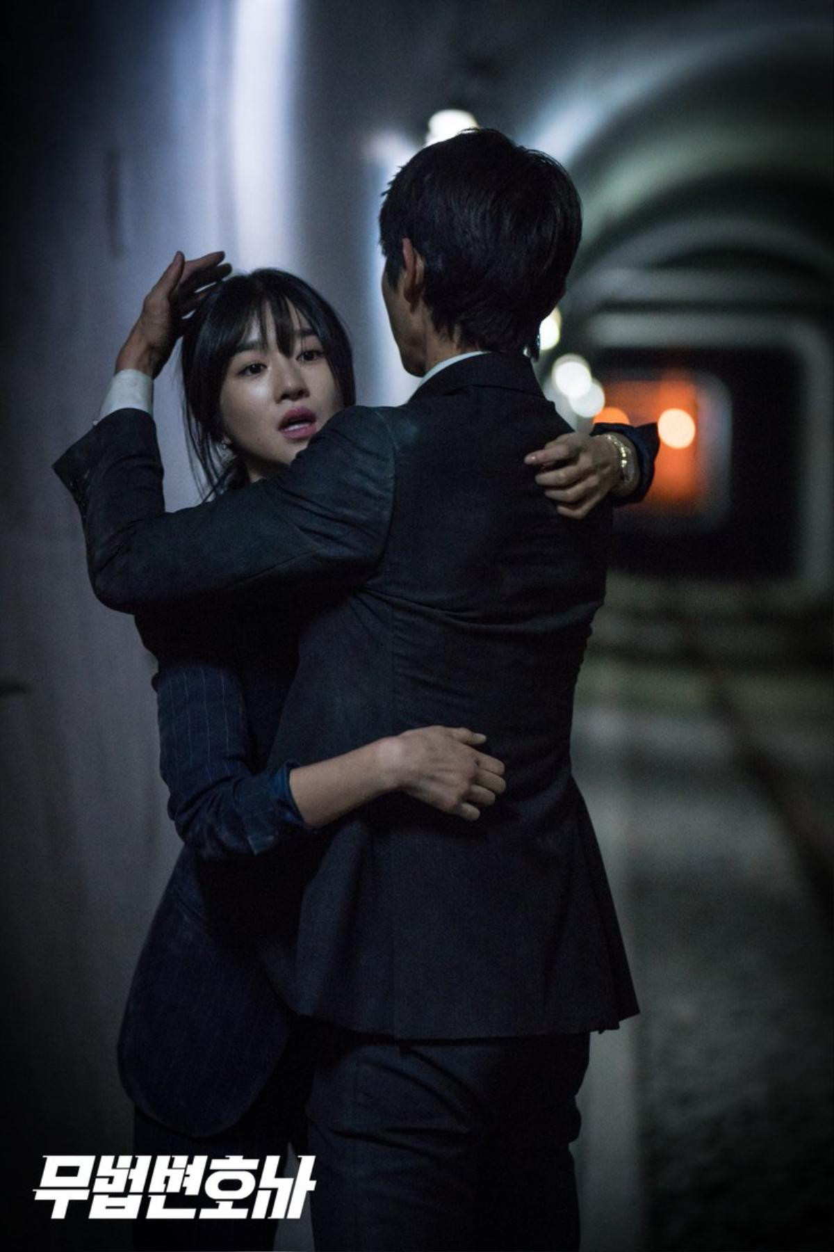 Lee Jun Ki - Seo Ye Ji 'ngàn cân treo sợi tóc', không có diễn viên đóng thế trong 'Lawless Lawyer' Ảnh 4