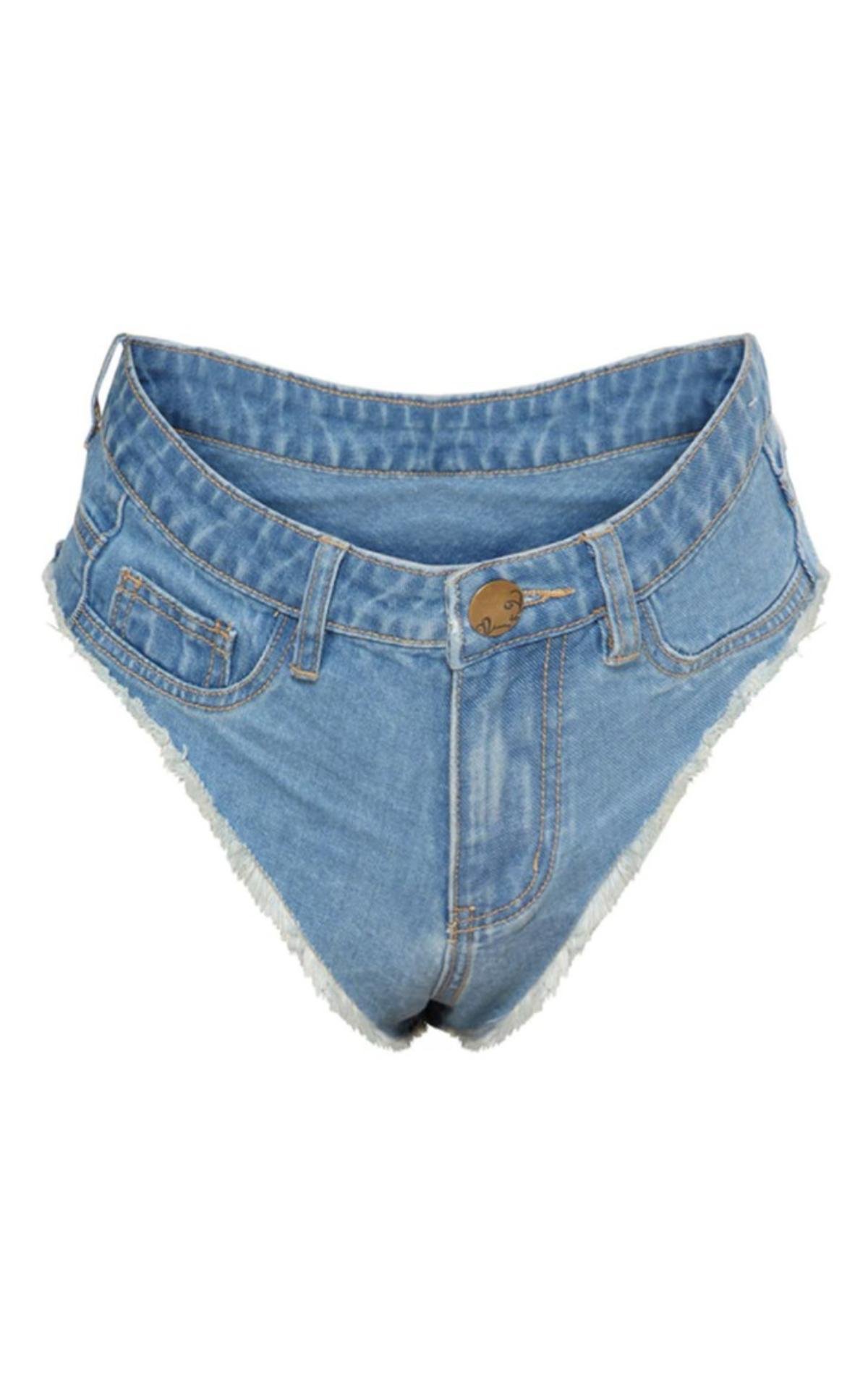 Nhận về bao chỉ trích, chiếc quần lót denim ‘khó đỡ’ vẫn được giới mộ điệu quan tâm Ảnh 1