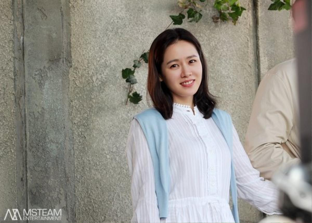 'Be With You' đạt 2.6 triệu lượt xem, Son Ye Jin trở thành 'nữ thần của những nữ thần' Ảnh 12