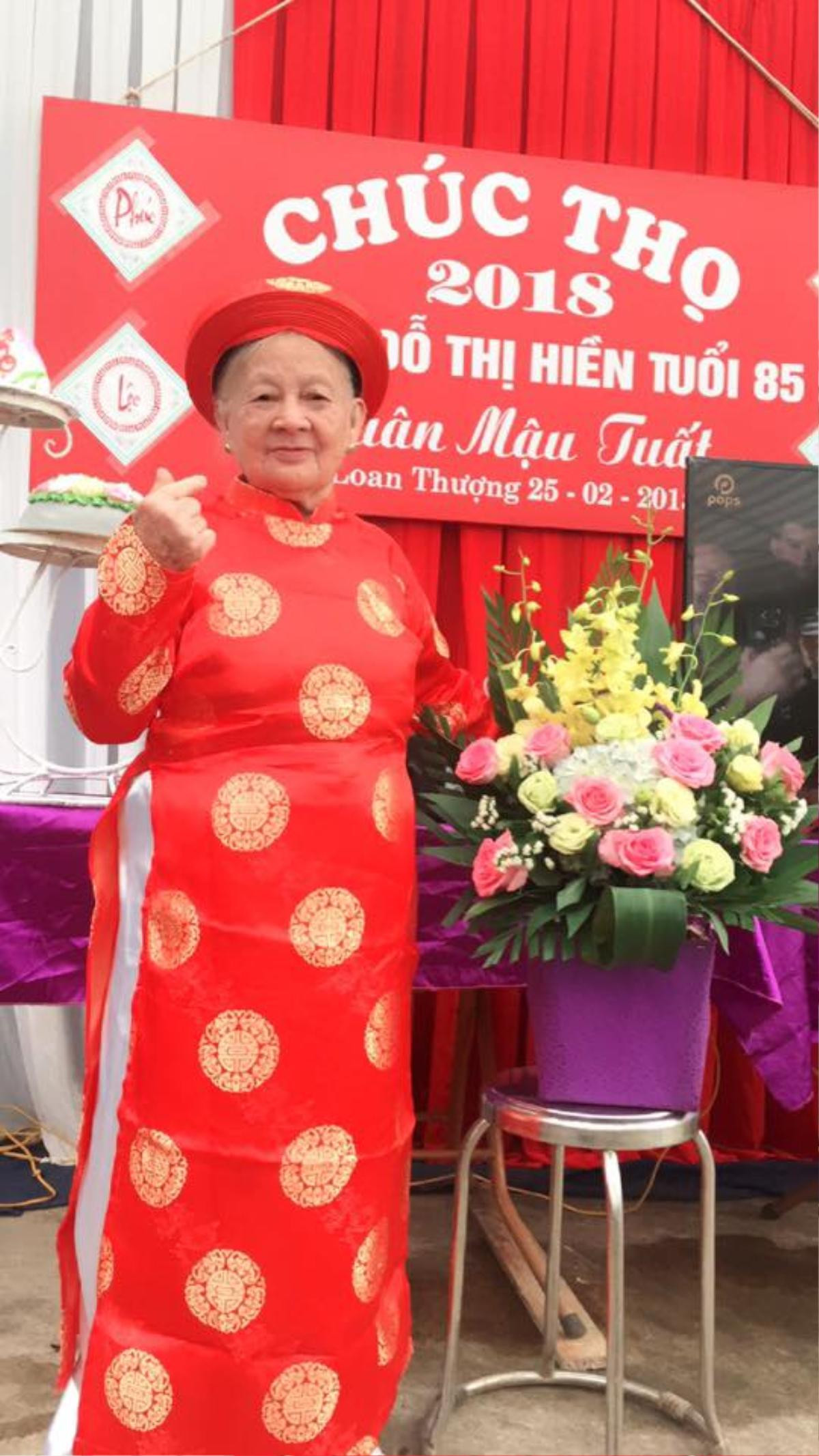 Cô gái lên mạng khoe bà ngoại đẹp và 'xì tin' như thiếu nữ, ai ngờ cư dân mạng cũng khoe ông bà hết mình Ảnh 8