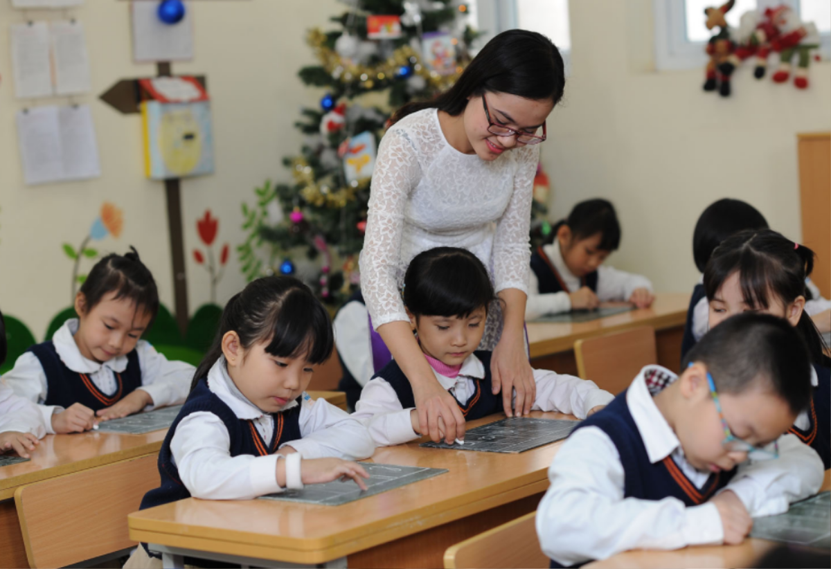 Hết cô giáo 'giẻ lau' lại đến bảo mẫu 'người hay là thú': Bức tranh u ám liệu có công bằng với hàng triệu giáo viên? Ảnh 1