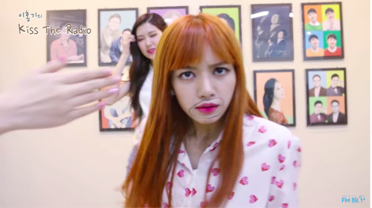 Lisa (BLACKPINK): Đẹp quá làm gì, để may mắn 'sợ' quá chạy đi hết Ảnh 7