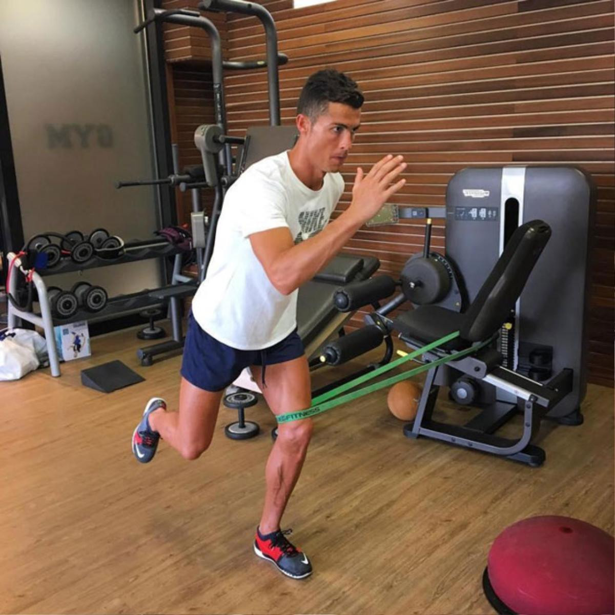 Ronaldo tiết lộ tuyệt chiêu giúp mình có body siêu chuẩn Ảnh 2