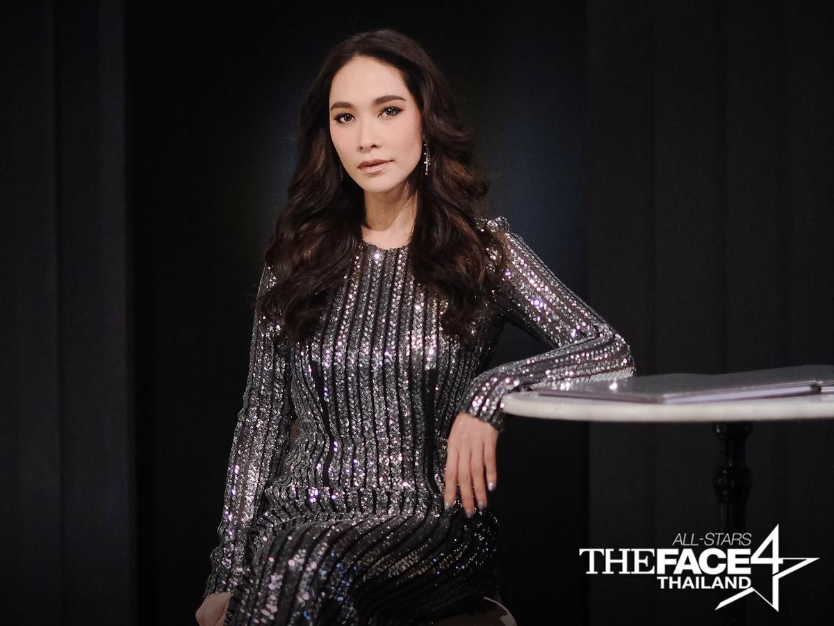 Lần đầu tiên trong lịch sử: HLV The Face Thailand All-Stars loại thí sinh qua webcam Ảnh 1