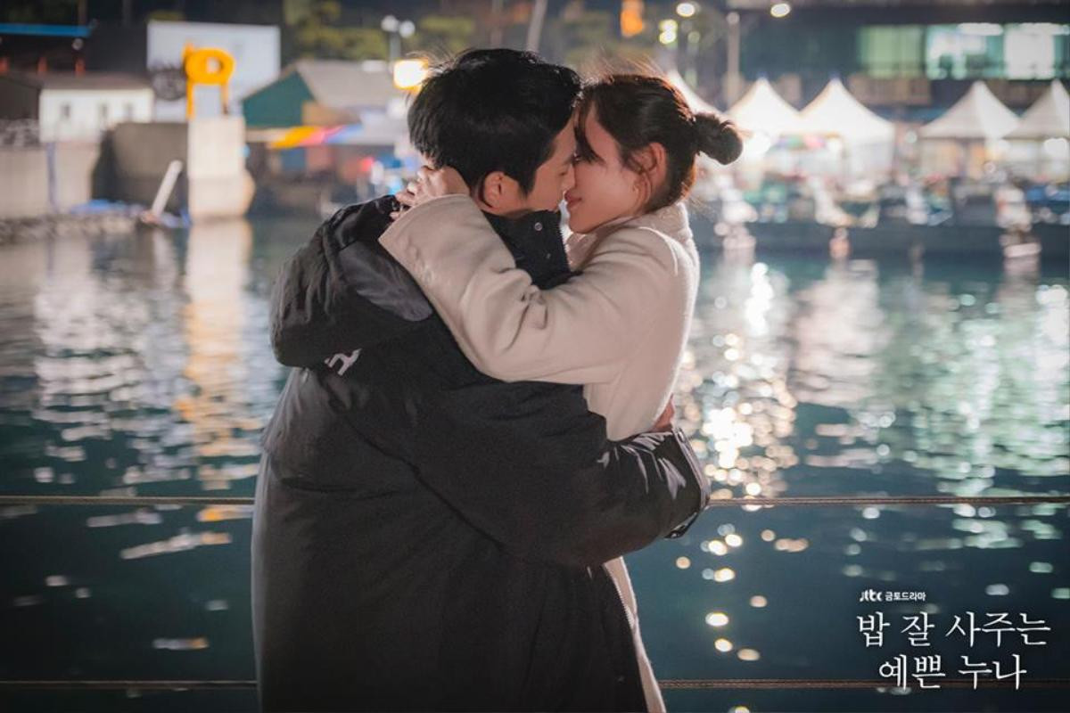 'Mệt mỏi' với gần 50 cảnh ôm - hôn của Son Ye Jin và Jung Hae In trong 'Chị đẹp mua cơm ngon cho tôi' Ảnh 5