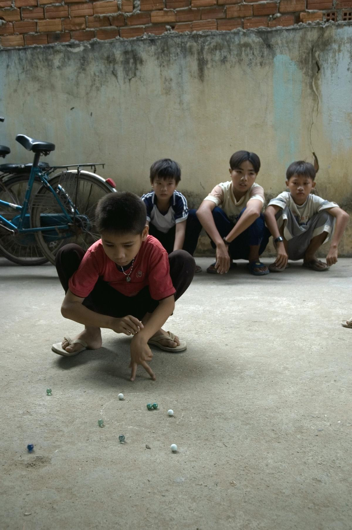 'Thưở chưa có điện thoại chúng ta chơi gì?' - đây chính là những trò chơi mà 10X bây giờ sẽ cảm thấy rất lạ lẫm Ảnh 1