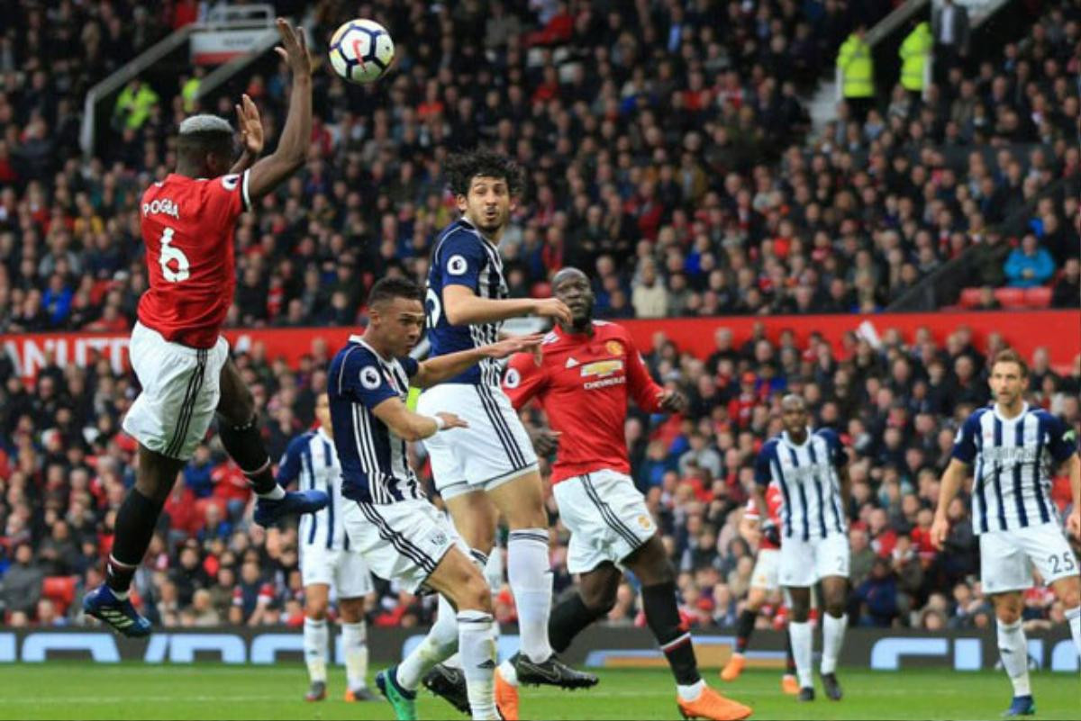 Pogba lãnh đủ 'gạch đá' vì tái hiện pha bóng 'bàn tay của Chúa' Ảnh 1