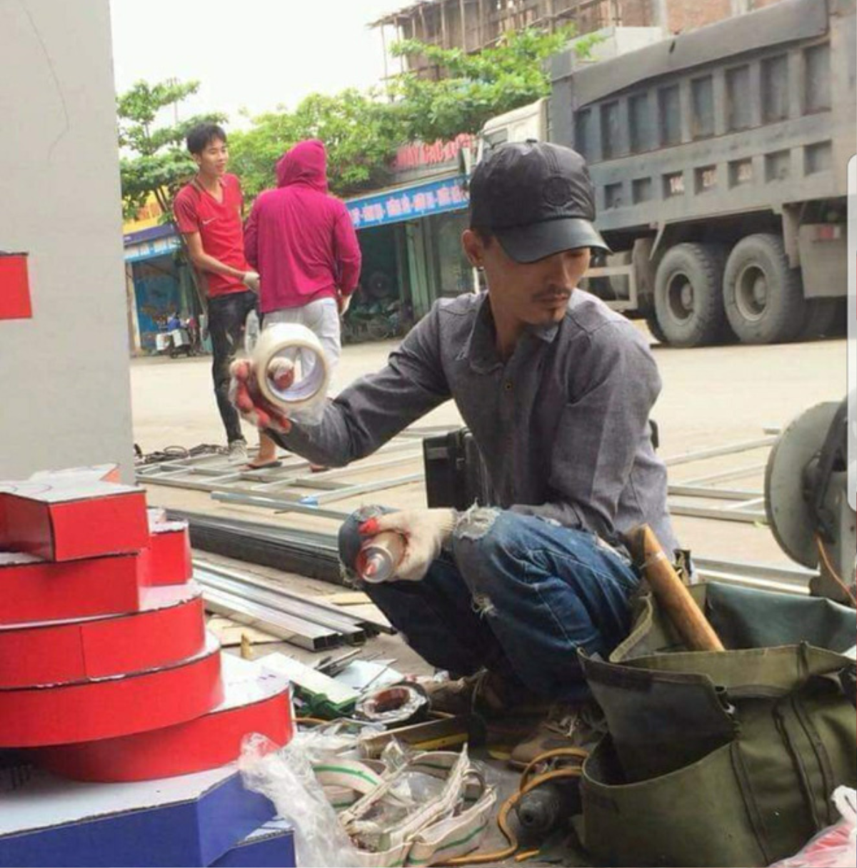 Hoa Vinh nhận về những lời khen không ngớt vì phản ứng bất ngờ trước bức ảnh được cho là của mình trong quá khứ Ảnh 1