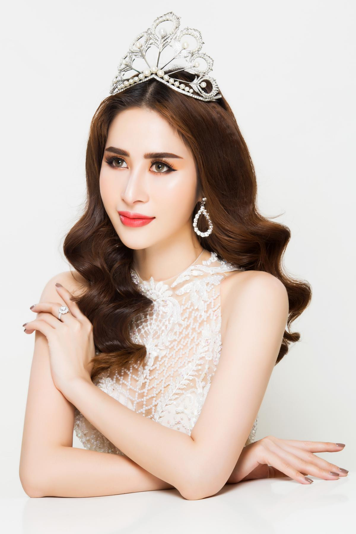 Người đẹp có vòng eo 58 cm đại diện Việt Nam chinh chiến tại Miss Glam World 2018 Ảnh 3