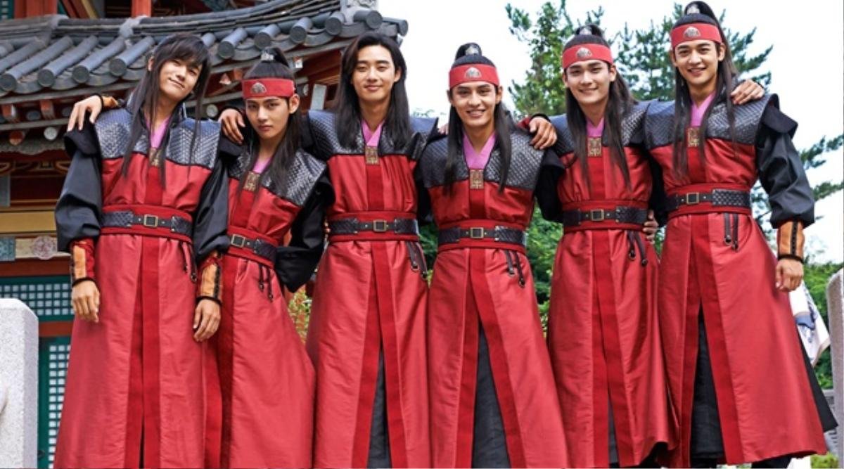 Park Hyung Sik so sánh 'Bromance' của 'Hwarang' với 'Suits' Ảnh 2