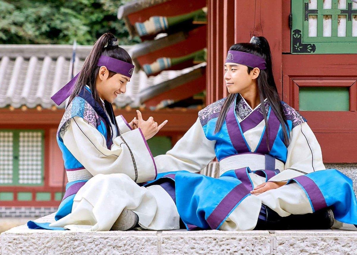 Park Hyung Sik so sánh 'Bromance' của 'Hwarang' với 'Suits' Ảnh 3