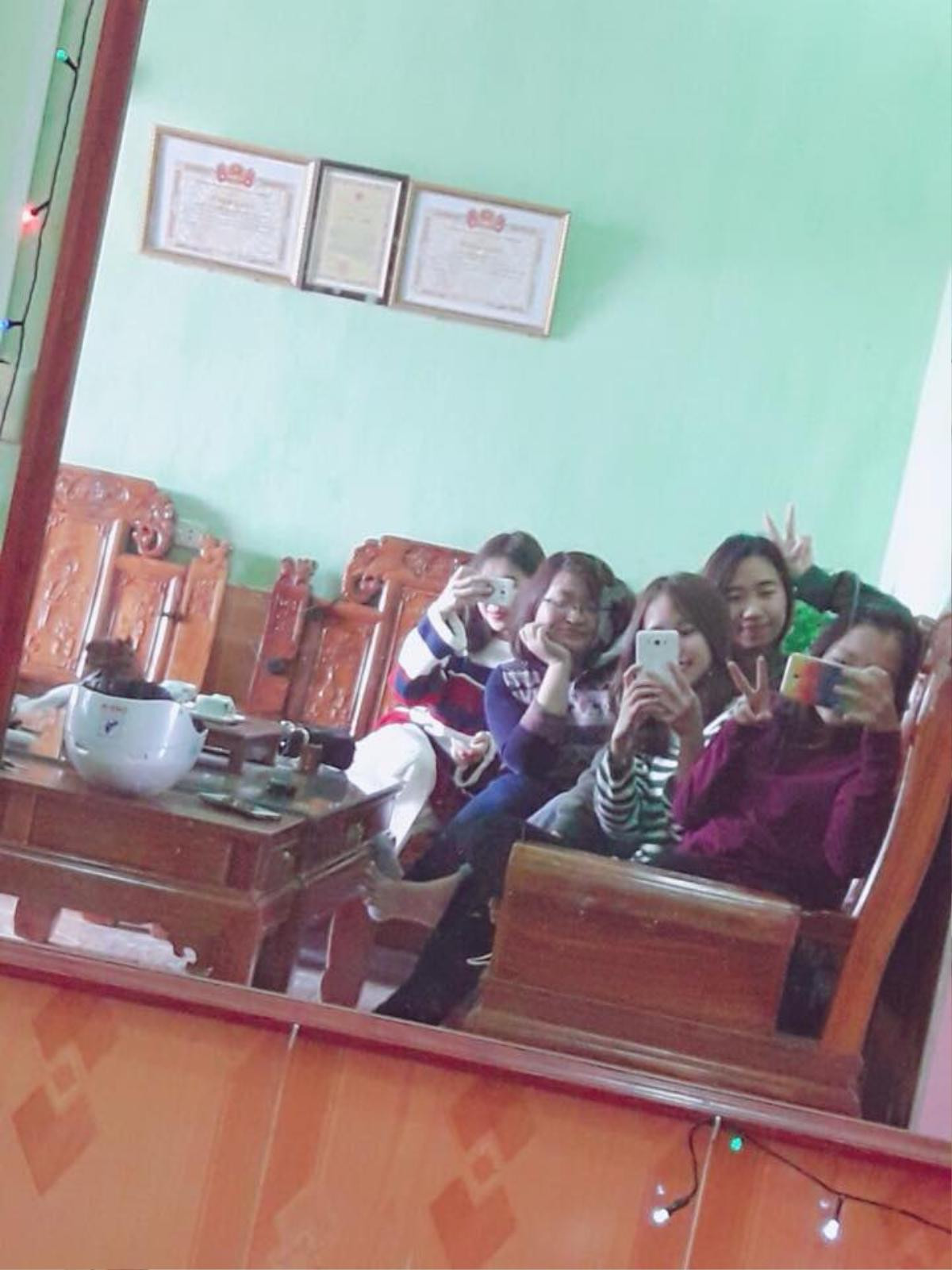 Bức ảnh độc: Khi có một hội bạn thân quá đông nhưng vẫn muốn selfie đầy đủ mọi người! Ảnh 9