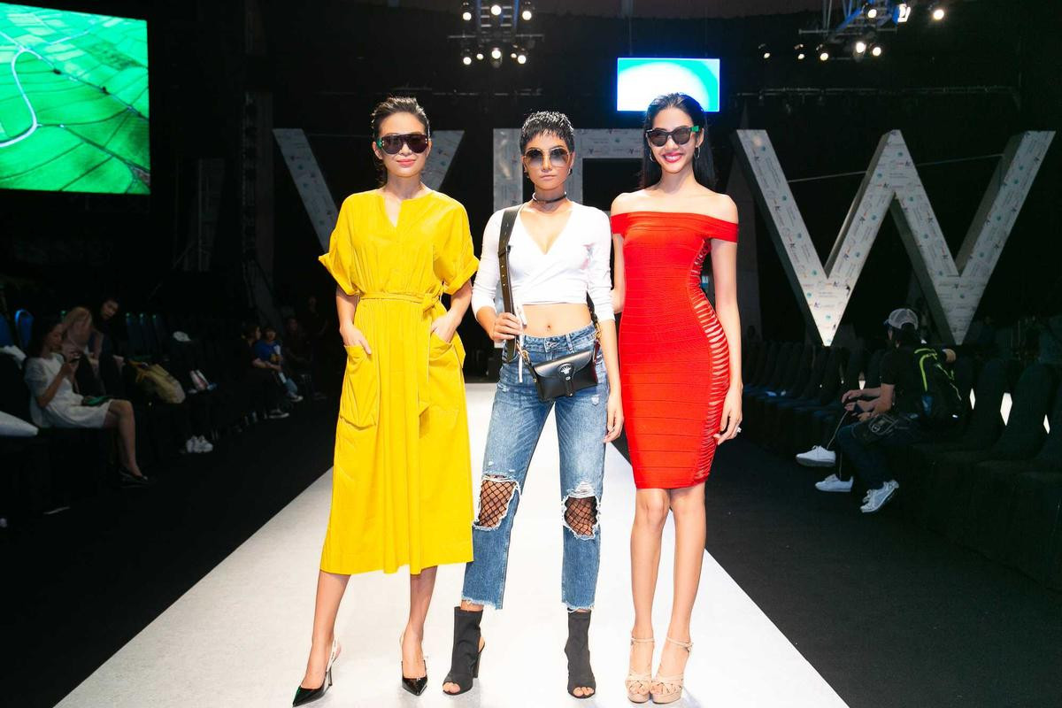 H'Hen Niê khoe eo 'con kiến' nổi bật giữa Hoàng Thuỳ, Mâu Thuỷ rực rỡ tập catwalk Ảnh 5