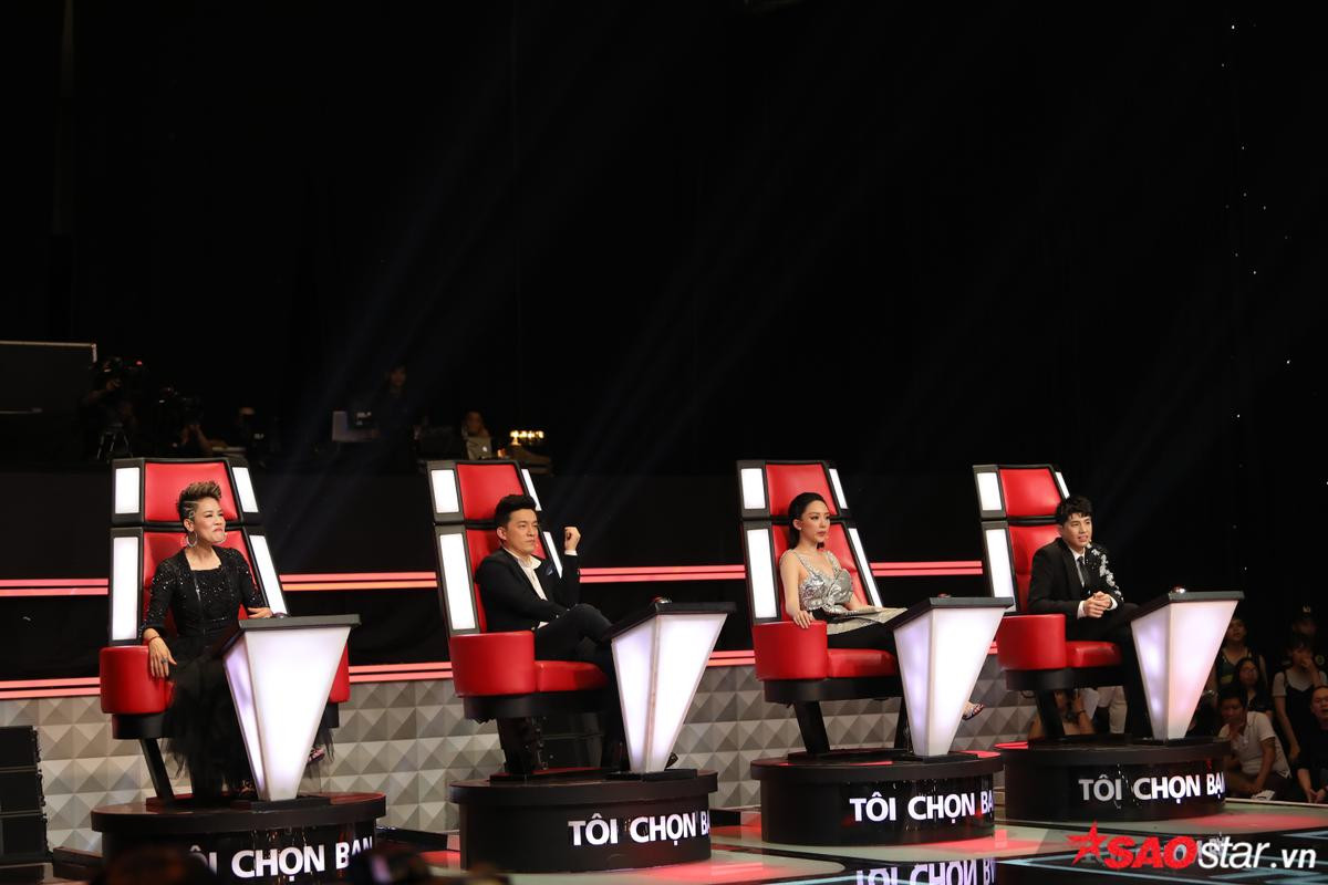 1001 khoảnh khắc từ 'thần thánh' đến… không đỡ nổi trên 'ghế nóng' The Voice 2018 Ảnh 1