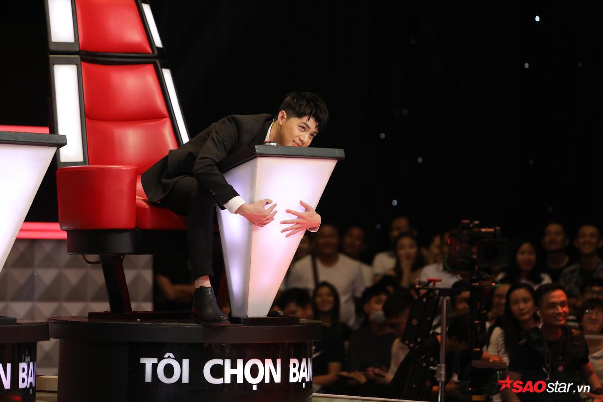 1001 khoảnh khắc từ 'thần thánh' đến… không đỡ nổi trên 'ghế nóng' The Voice 2018 Ảnh 10