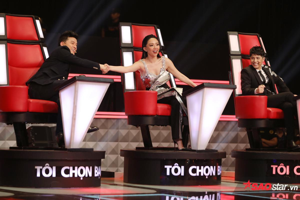 1001 khoảnh khắc từ 'thần thánh' đến… không đỡ nổi trên 'ghế nóng' The Voice 2018 Ảnh 2