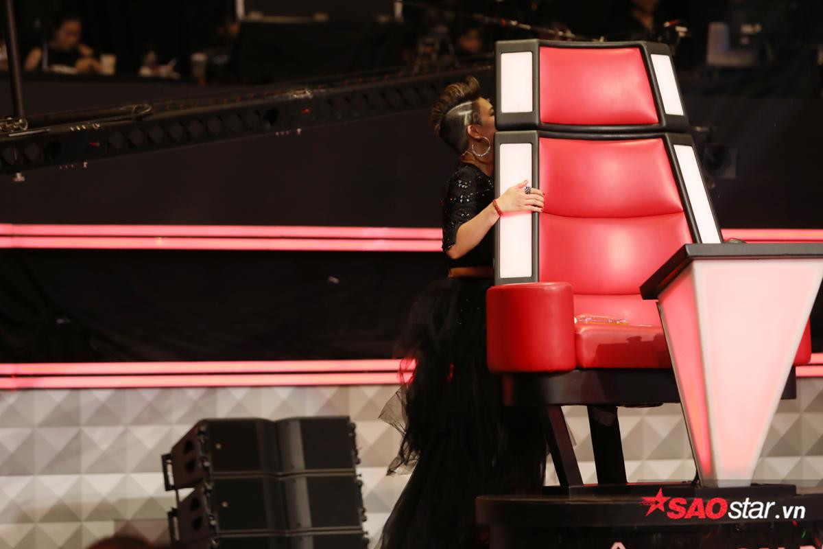 1001 khoảnh khắc từ 'thần thánh' đến… không đỡ nổi trên 'ghế nóng' The Voice 2018 Ảnh 4