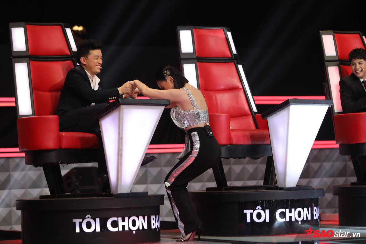 1001 khoảnh khắc từ 'thần thánh' đến… không đỡ nổi trên 'ghế nóng' The Voice 2018 Ảnh 3