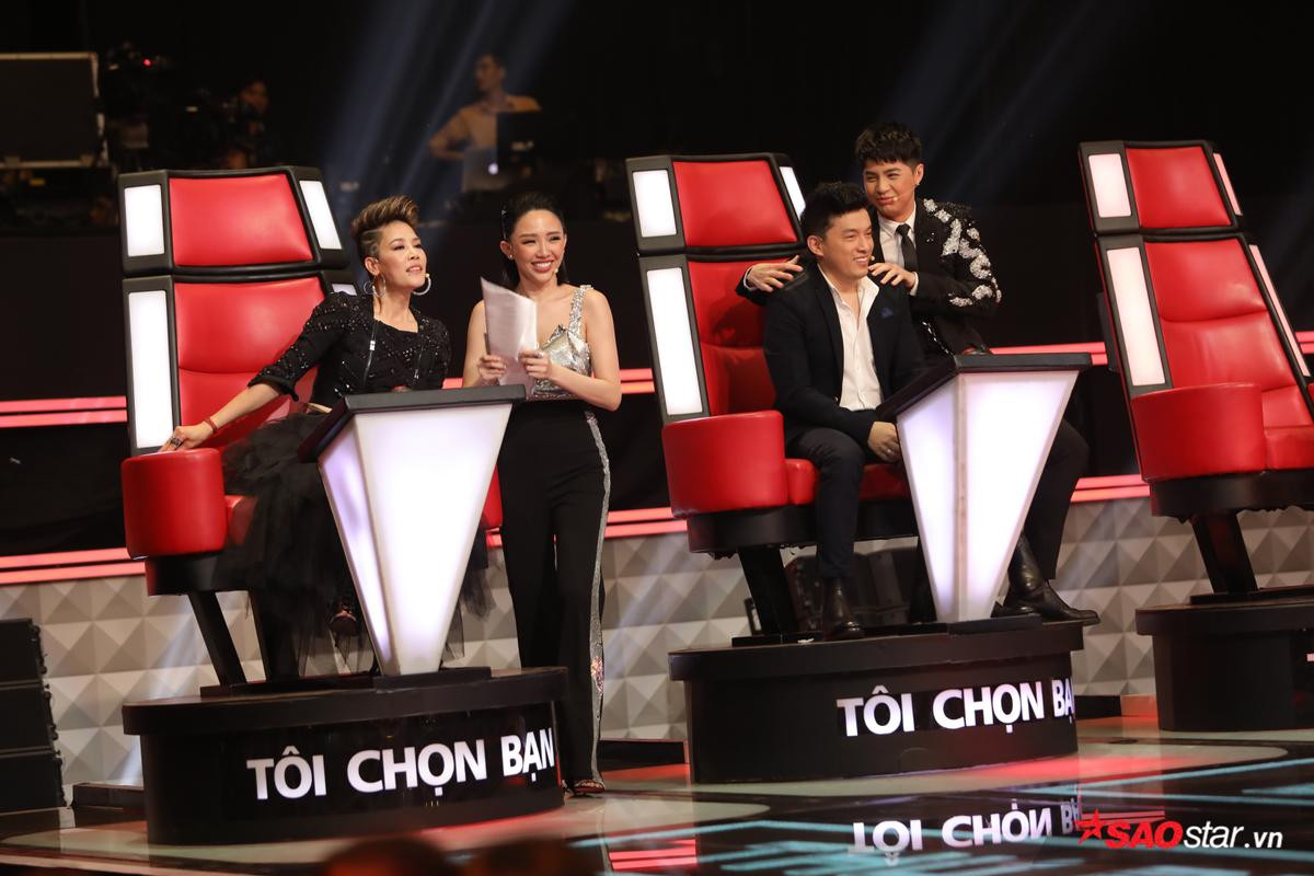 1001 khoảnh khắc từ 'thần thánh' đến… không đỡ nổi trên 'ghế nóng' The Voice 2018 Ảnh 16