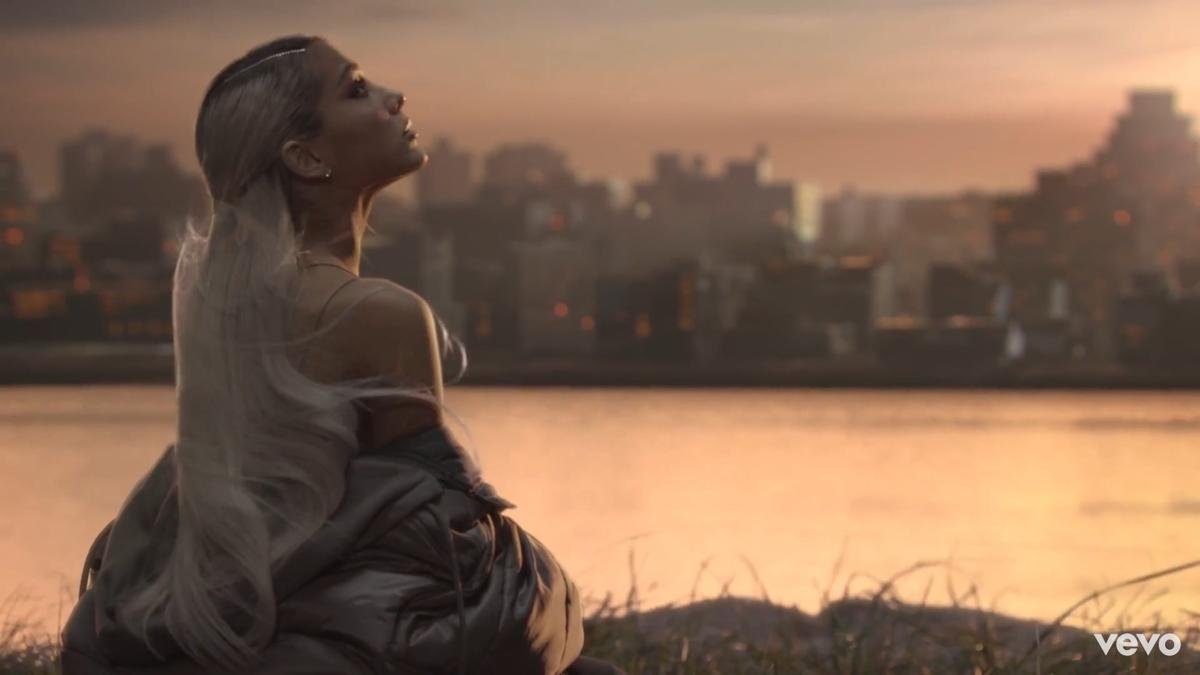 Ariana Grande chính thức quay lại làng nhạc với MV 'ảo diệu' nhất từ trước đến giờ Ảnh 15