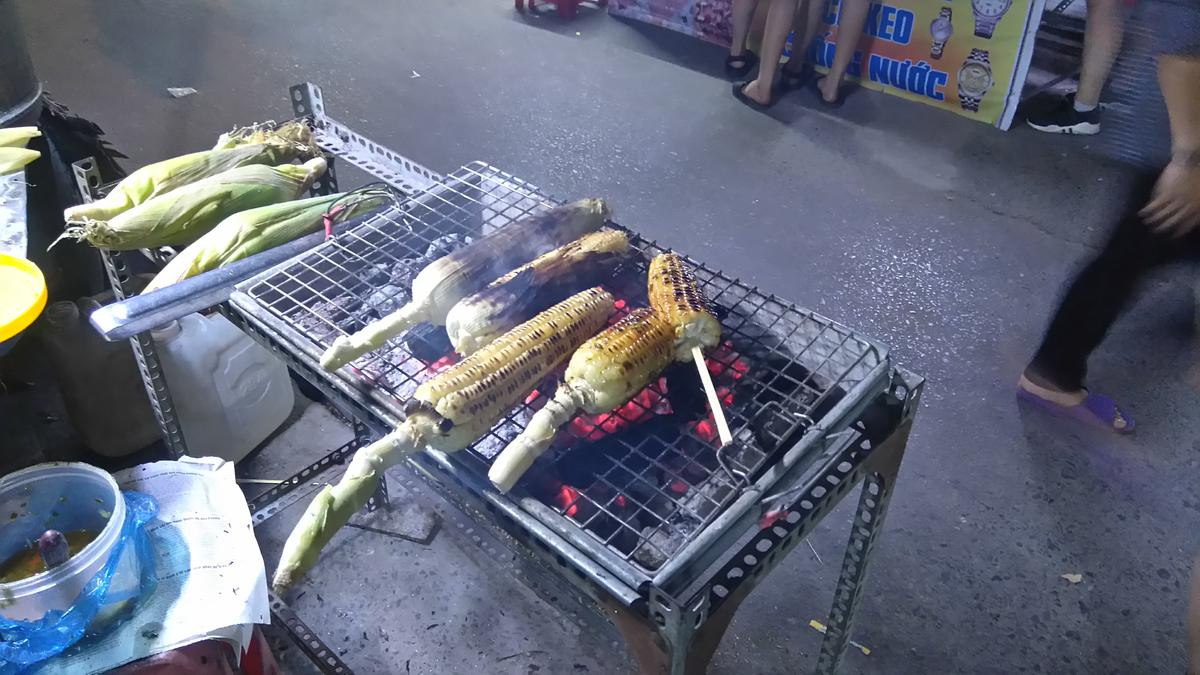 'Đặc quyền' chỉ sinh viên ĐH Nông Lâm mới hiểu: Có hẳn thiên đường ăn vặt và mua sắm giá rẻ ngay trong khuôn viên trường Ảnh 2