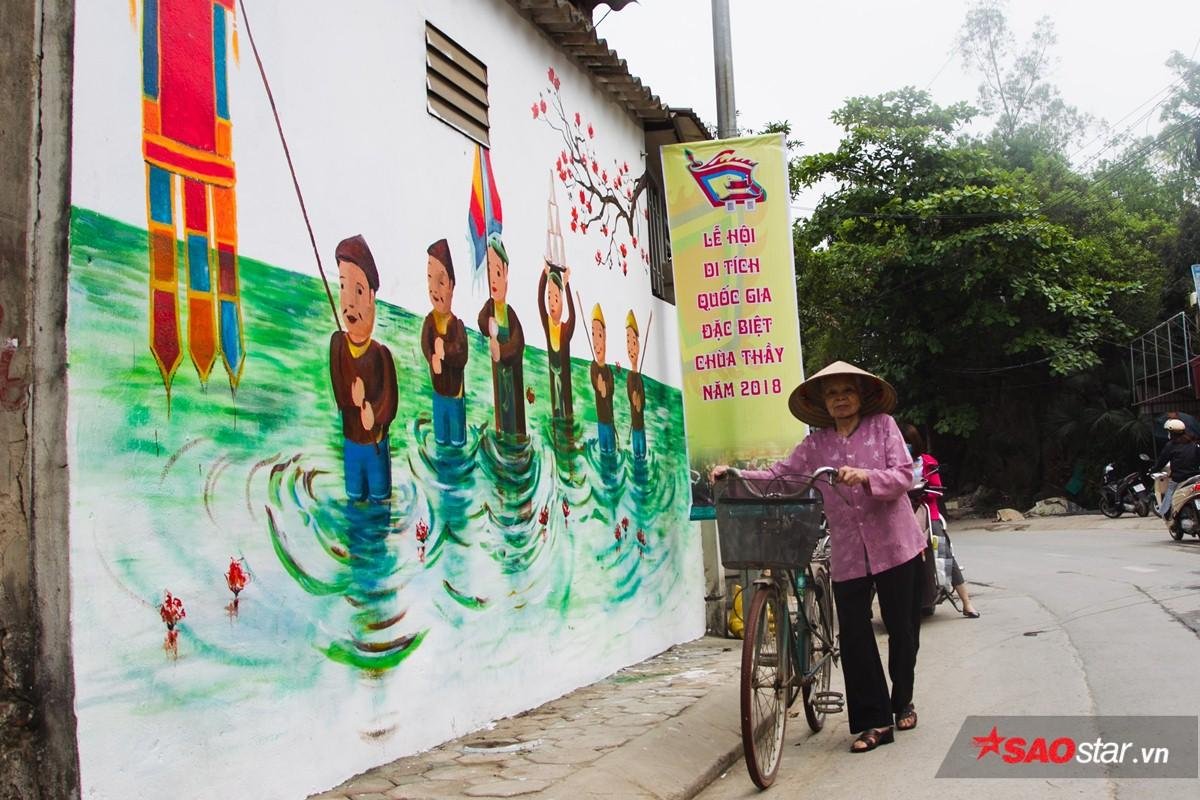 Ngẩn ngơ ngắm con đường bích họa đậm nét văn hóa tâm linh ngay Thủ đô Hà Nội Ảnh 11