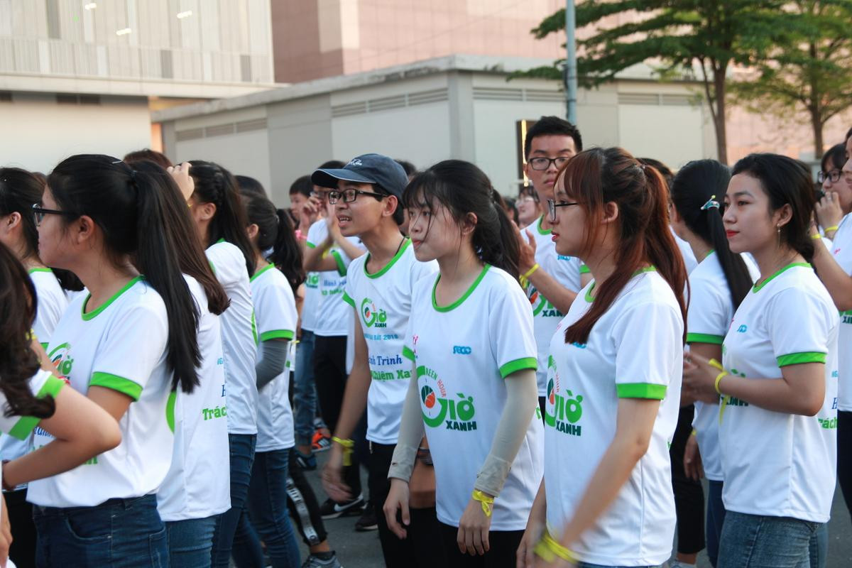 Sinh viên Sài Gòn hòa chung điệu flashmob cùng Châu Đăng Khoa nhân ngày Trái đất 2018 Ảnh 11