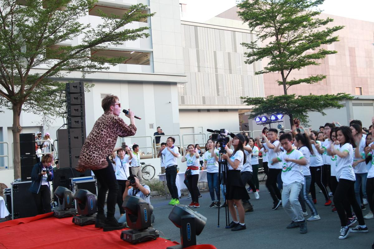 Sinh viên Sài Gòn hòa chung điệu flashmob cùng Châu Đăng Khoa nhân ngày Trái đất 2018 Ảnh 9