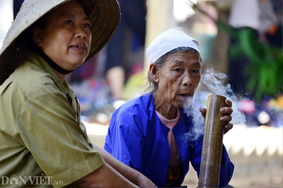 Về nơi phụ nữ hút thuốc lào, nhả khói điệu nghệ như đàn ông Ảnh 5