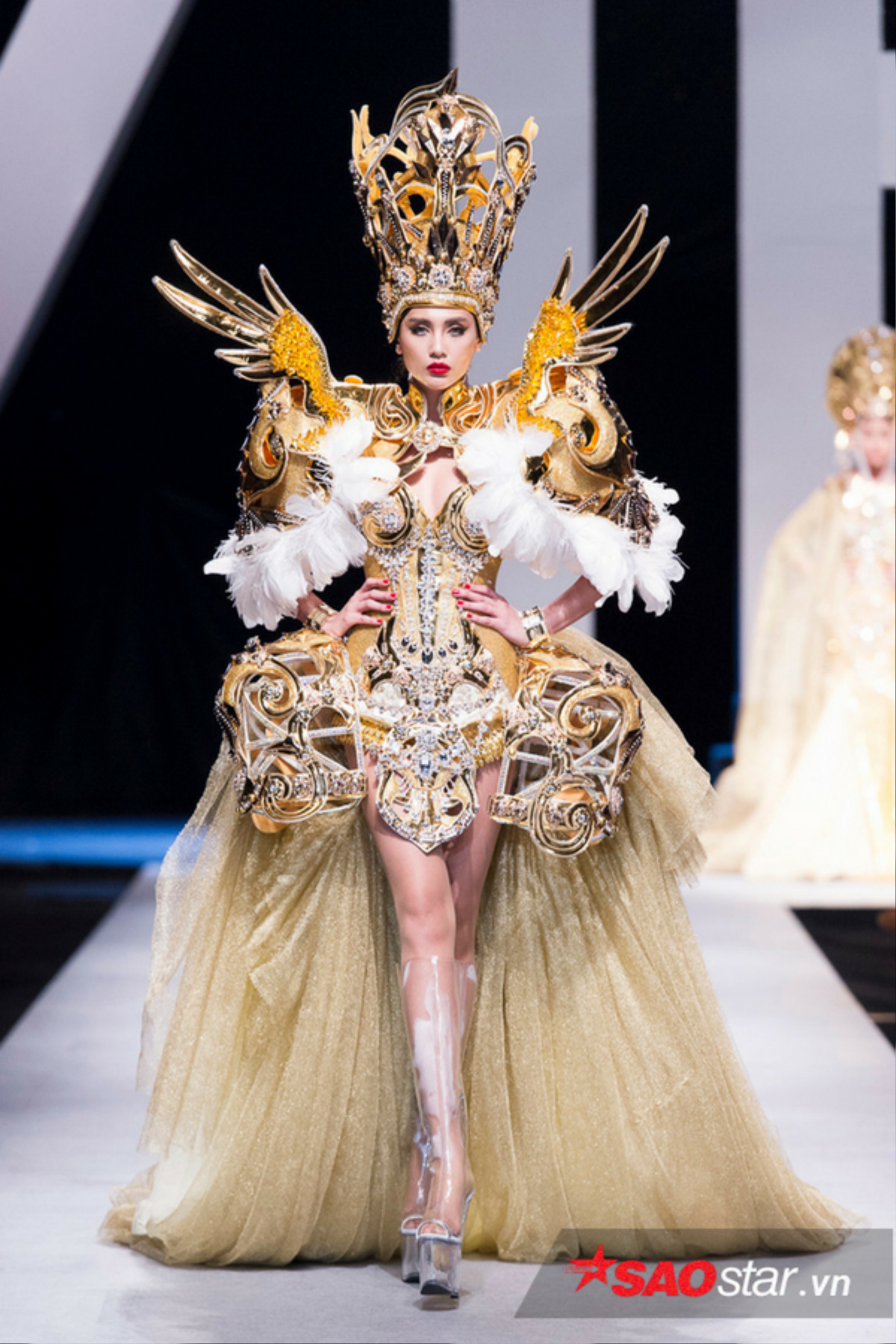 Hot nhất VIFW 2018: Nón nhái của Angela Phương Trinh bị 'cú phẩy đuôi' của 'tiên cá' Như Quỳnh hạ gục, Võ Hoàng Yến chiếm nhiều vị trí vedette Ảnh 9