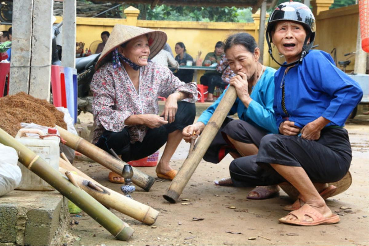 Xứ Mường - nơi đàn bà mê đắm thuốc lào hơn cả cánh mày râu Ảnh 1